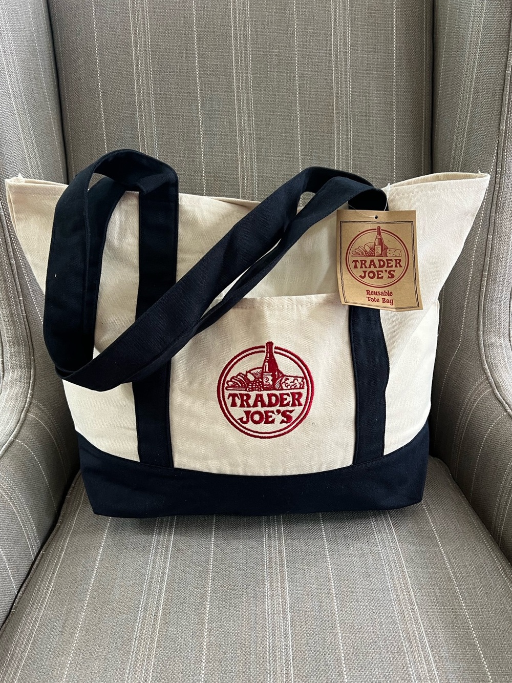 NWT Trader Joe’s Original Large Reusable Tote Bag in cream with navy blue handle - Picture 7 of 7